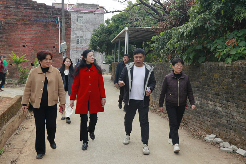 俯身向暖系乡邻 精准帮扶递温情-04 俯身向暖系乡邻 精准帮扶递温情-04